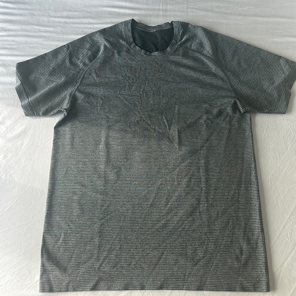Lululemon men’s workout M - GREY/COLOR